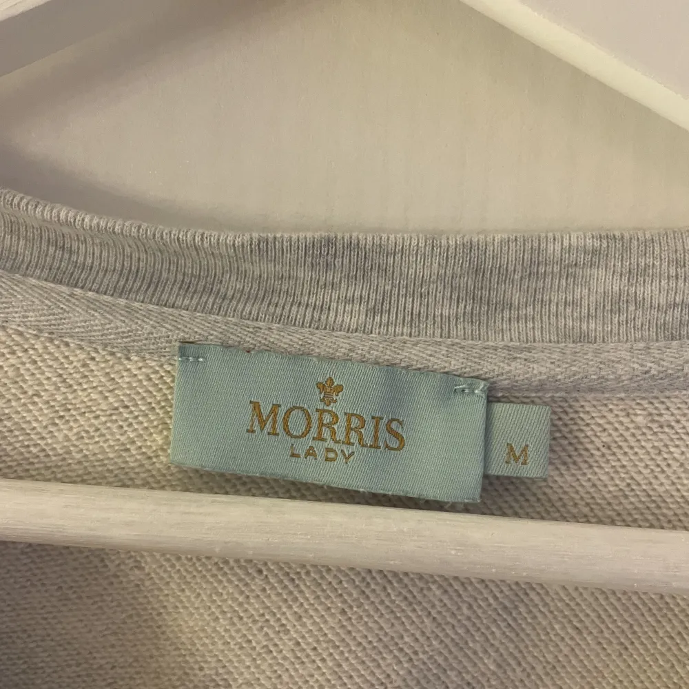 Grå Morris Lady tröja, stl M Liten i storleken Använd 1-2 gånger.  Ny-skick   Nypris: 1200kr. Tröjor & Koftor.