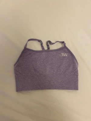 Sport-bh från ICIW  - Använd några gånger men är i fint skick. Storlek s (inga kuddar)