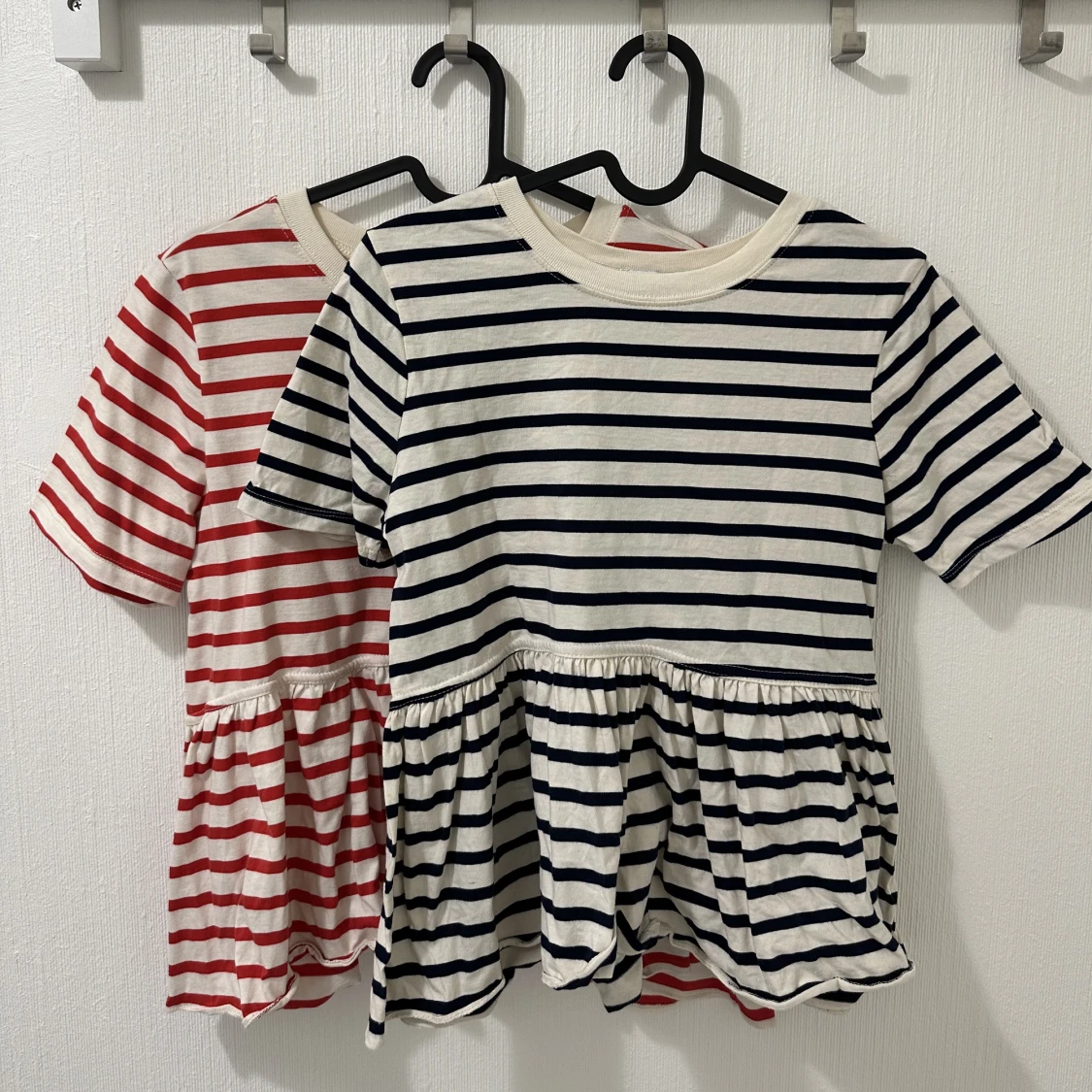 Randiga volang t-shirts 