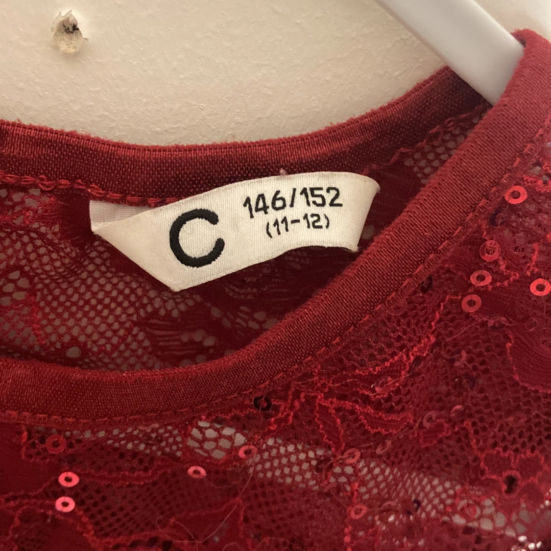 Röd glittrigt linne - 91