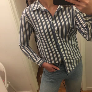 Skjorta  - Skjorta från Bikbok storlek xs i bra skick 