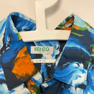 Kenzo Paris skjorta knappt använd i storlek 40 Ny pris 4800