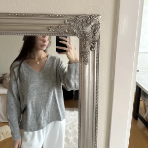 Stickad tröja - Stickad tröja från hm, super mysig. 