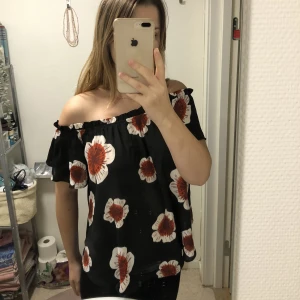 Fin sommartopp - Strl 36 i fint skick, väldigt somrig!