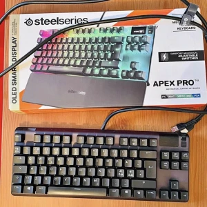 Apex PRO tkl  - Den funkar felfritt utan några problem alls. Säljer den pga ja inte använder min dator.