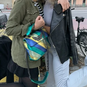 Max Jenny Väska 💜💛🤍💙💗💚 - Max Jenny väska köpt för 2600 i deras gamla butik i Mood gallerian. Finns endast ett fåtal av dessa och säljs inte längre. Skicka PM vid frågor 💌