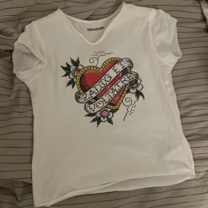 Zadig tröja  - Ass snygg tröja från Zadig & Voltaire, tröjan är från sommar kollektionen  men har inte används mer än tre gånger och är därför i ett väldigt bra skick❤️💋