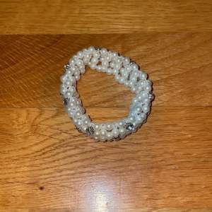 Armband med pärlor 