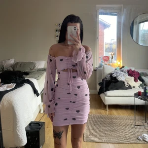 Klänning  - Aldrig använd. Köpt från asos. Jätte smickrande på!