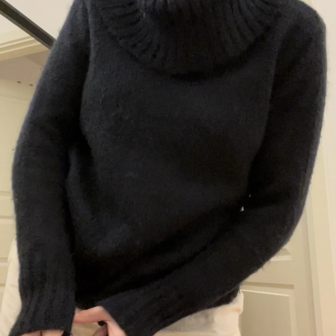 Marinblå stickad tröja