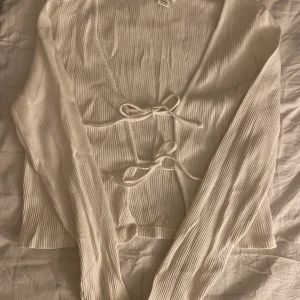 Kofta  - Säljer min kofta från monki! Frakten blir 69 kr och ingår inte i orginalpriset! 💋💋💋  