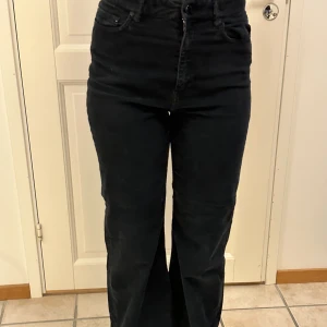 Manchesterbyxor  - Säljer dessa manchesterbyxor från Whyred! Använda några gånger bara! 