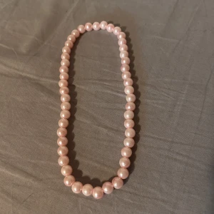 Halsband - Super fint rosa pärlhalsband💞sparsamt använt. 