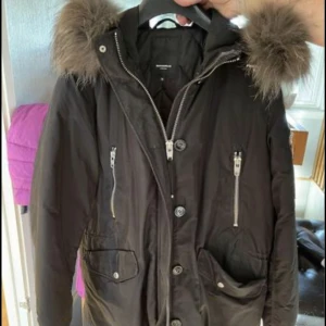 Jacka Rock and blue  - Svart jacka av märket ROCKANDBLUE. Storlek 38. Använd men i fint skick 💕