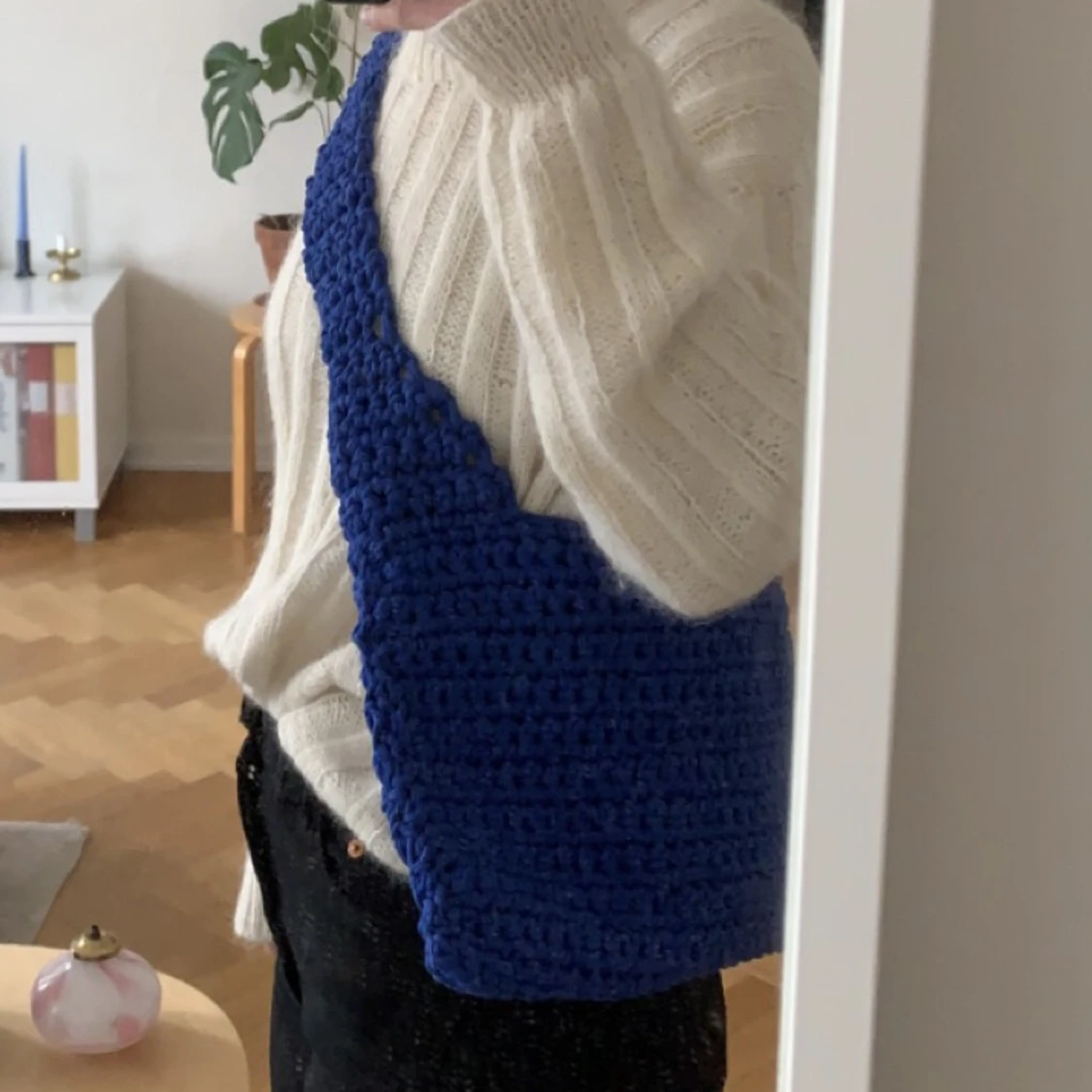 Kornblå virkad väska - 90