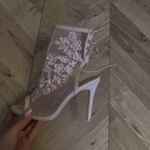 Högklackat  - Storlek 39. Endast testade. 