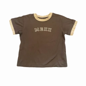 Baby tee MEXX - Såå gullig babytee från mexx, storlek 110/116 men passar mig som är en XS/S