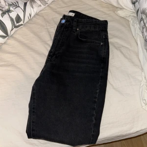 Gina Mom Jeans  - Ett par mom jeans från Gina i storlek 36. Endast testade en gång🤎