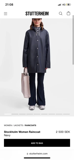 Stockholm women raincoat - Regnjacka från stutterheim i färgen navy. Knappt använd. Storlek xs. Nypris 2500kr.