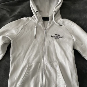 Peak performance hoodie  - Snygg peaknperformance tröja i storlek M