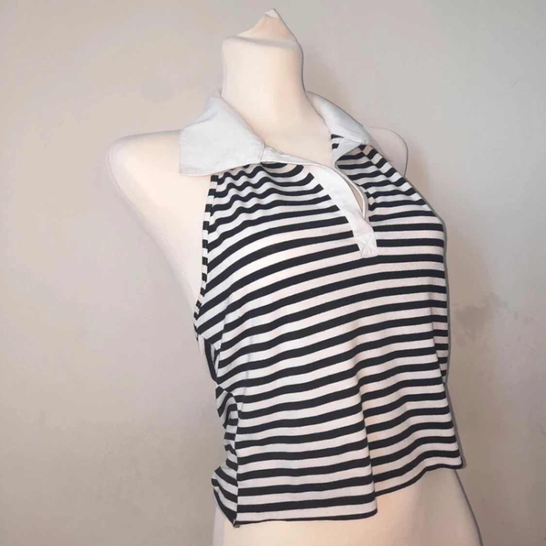 Randig halternecktopp