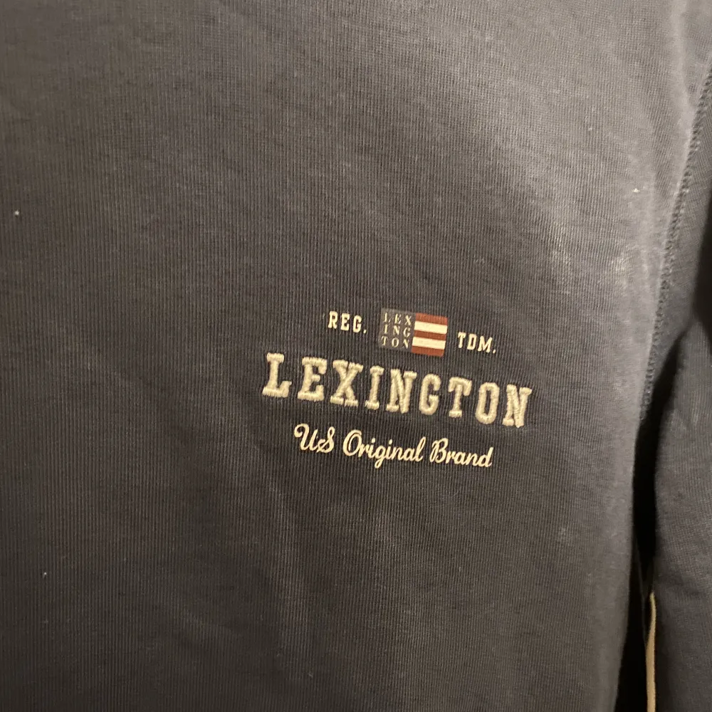 Blå hoddie från Lexington 💘 jätte fin och funkar till de mesta💘. Hoodies.