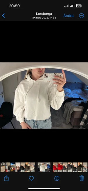 Vit hoodie  - Exakt samma hoodie som den svarta. Den är lite kroppad och har puffärmar. Denna är också helt ny och har prislappen kvar. Vid intresse eller frågor kontakta mig💗