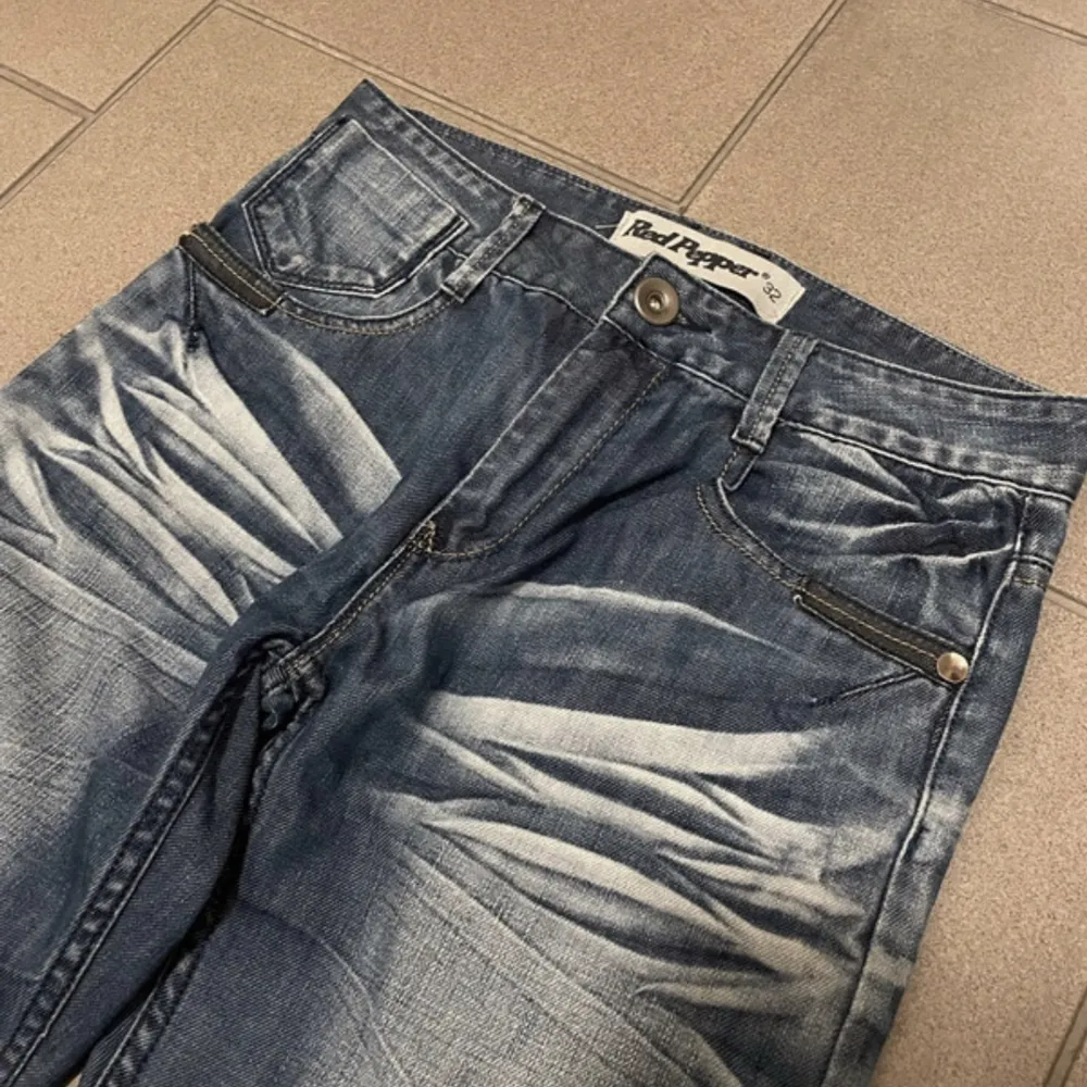Skitsnygga baggy jeans med fade. De passar perfekt på mig och jag är 177cm. Jeans & Byxor.