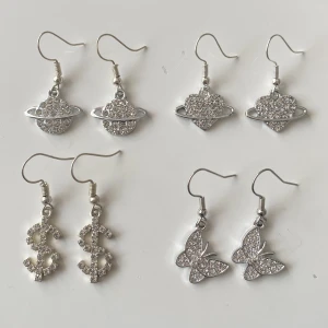 Örhängen  - 50kr/par och jag står för frakten ☺️