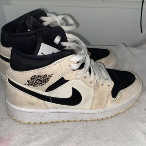 Jordan 1 Guava Ice Mid - Snygga Jordan 1 mids😍 (användna) Pris kan diskuteras 