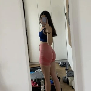 Träningstights  - Tränings shorts med scrunch💕