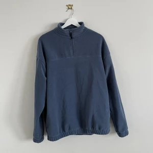 Halfzip - Halfzip retro oversized fleecetröja från asos design, köpt rätt nyligen men använd max 3 ggr pga passar ej mig. Den är slutsåld på deras sida, nypris 600:-