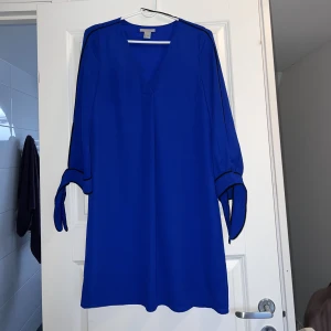 Klänning  - Fin klänning i Strl 34. 