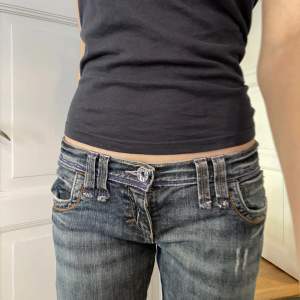 Skitcoola miss60 jeans! Köpt på Plick men använt få ggr, storlek 27 och kostar 350 exkl frakt!