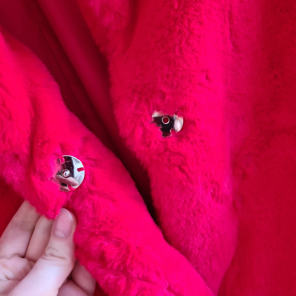 Röd pälsjacka - 91