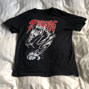 Printed Tisha - Skitfet Tisha köpt på Herr Judit, säljes då den är för stor :(