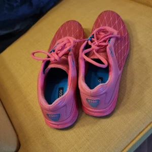 Skor - Använd bara några gånger. Storlek 39