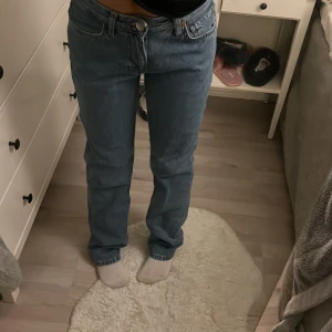 Låg midjade byxor  - Säljer mina låg midjade byxor pga fel storlek (helt oanvända)