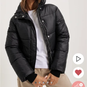 Vinterjacka Nelly  - Helt ny vinterjacka ifrån Nelly. Använd 2 gånger. 