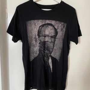 Svart t-shirt från Dedicated storlek S - Svart t-shirt i bra skick från Dedicated.  Skicka meddelade för mer bilder :)