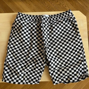 Vailent Rutiga Shorts Strl M - Sköna med bra rak passform.