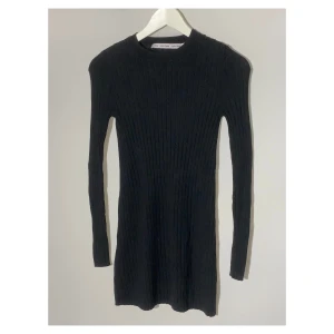 &Other Stories ribbed top - 🖤Ribbad topp/klänning från &Other Stories, strl xs, 67% ull, 33% viskos, bra skick, 120kr