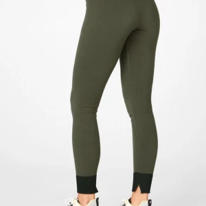 Fabletics träningtights - Jättefina träningsleggings från fabletics, aldrig använt, pris kan diskuteras☺️