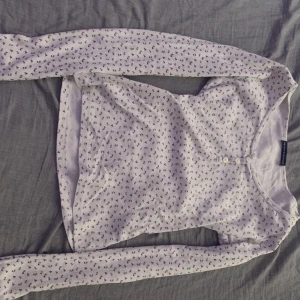Brandy Melville långärmade tröja  - Storlek S ”coquette” troja från brandy🤍