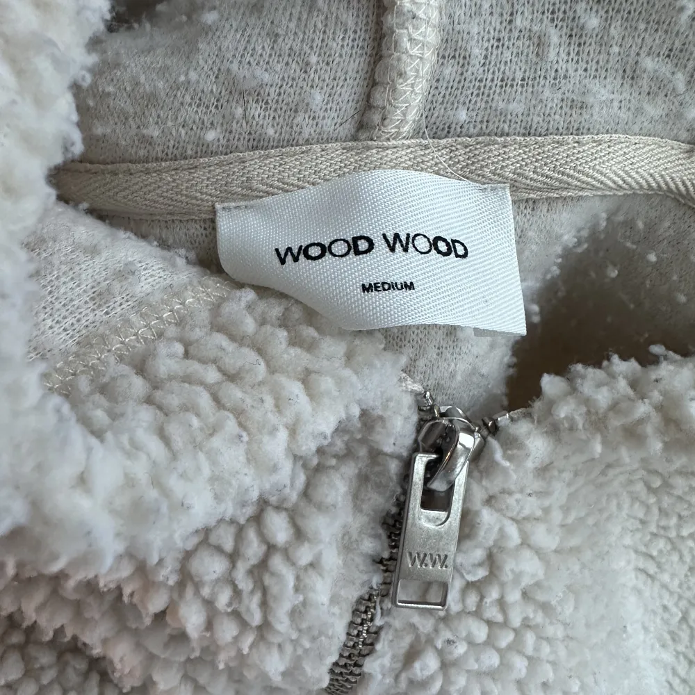 En jättemysig och boxy hoodie från Wood Wood. . Hoodies.