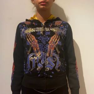 Ed Hardy, Christian Audigier hoodie  - Ed Hardy, Christian Audigier hoodie. Storlek uppskattas till small/medium. Inga fläckar eller hål. I princip alla stenar kvar. Skriv vid frågor ! :)