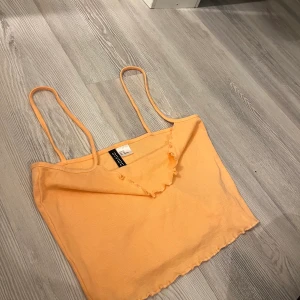Orange linne  - Detta linne är ifrån hm i storlek XS, säljer för 25kr!