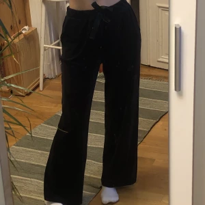 mjukisbyxor - så bekväma mjukisbyxor i velouraktigt material från cubus. i princip oanvända!