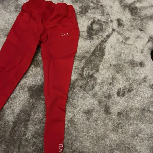Icaniwill scrunch tights  - Köpta från Icaniwill. Man får snygg rumpa i dom, väldigt sköna.Något slitna…
