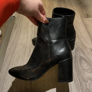 Klackar i storlek 36  - I bra skick! :) 